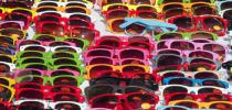 I rischi degli occhiali da sole delle bancarelle
